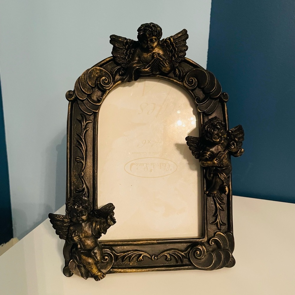 Antique-Style Bronze Cherub Photo Frame - Bronze